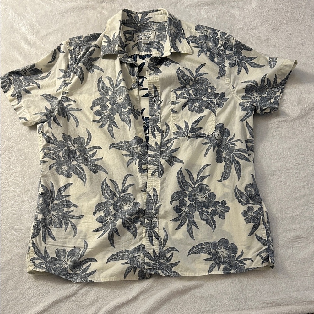 American Eagle Outfitters Cream and Black Floral Men's Shirt